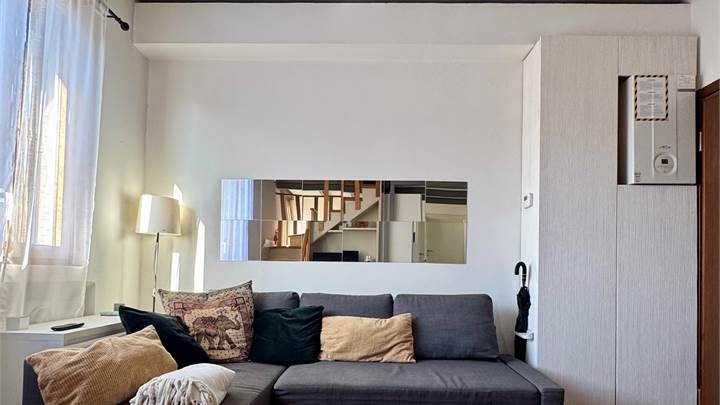 Via San Michele del Carso. Graziosa mansarda arredata