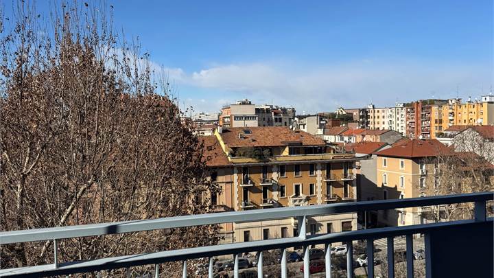 Luminoso appartamento piano alto