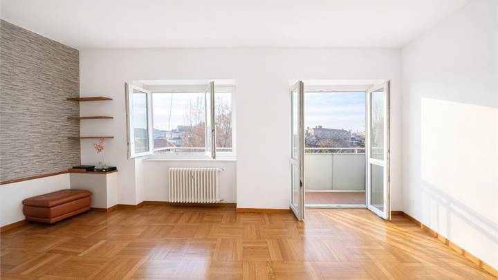 Luminoso appartamento piano alto