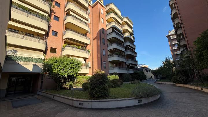 Trilocale con ampi terrazzi in Vendita a Milano (MI) Via Barnaba Oriani  , 55