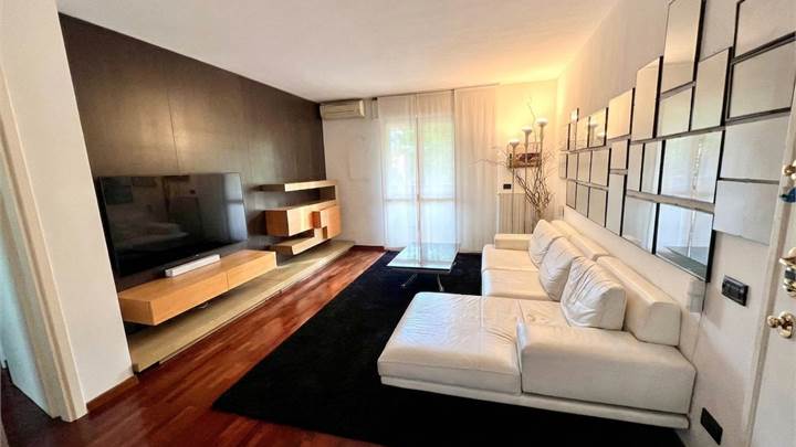 Trilocale con ampi terrazzi in Vendita a Milano (MI) Via Barnaba Oriani  , 55