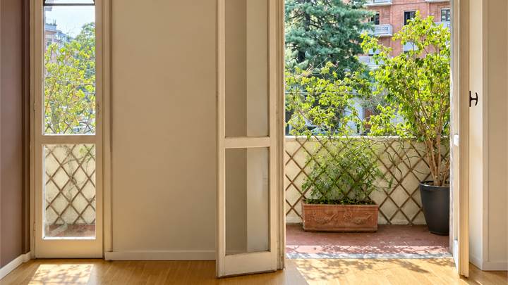 LUMINOSO TRILOCALE CON BALCONE
