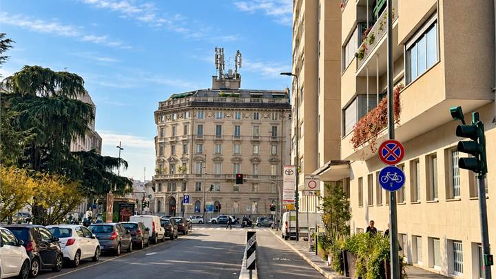 Piazza Tricolore, ufficio 140 mq con possibile cambio d'uso