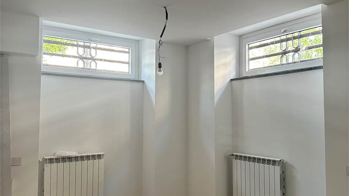 Appartamento in Vendita a  Via Belinzaghi  23