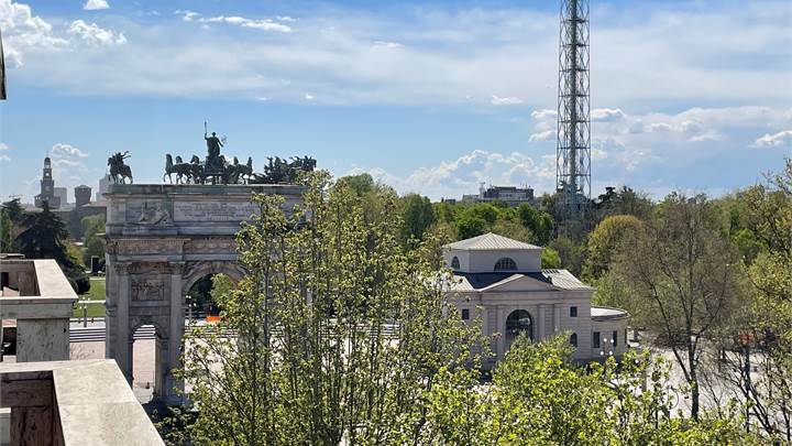 Ampio appartamento con vista sull'Arco della Pace