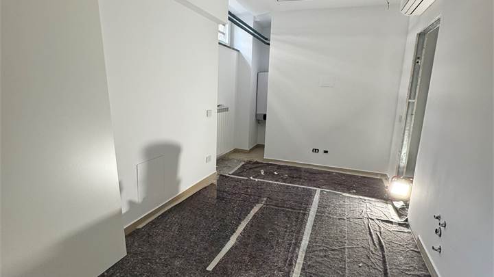Appartamento in Vendita a  Via Belinzaghi  23
